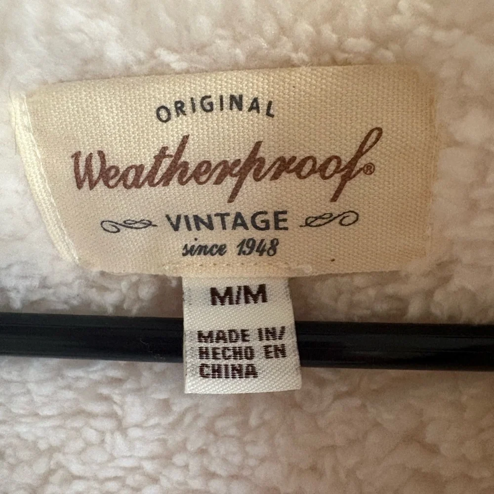 Weatherproof Vintage White Vest with Dark Trim - Picture 3 of 6